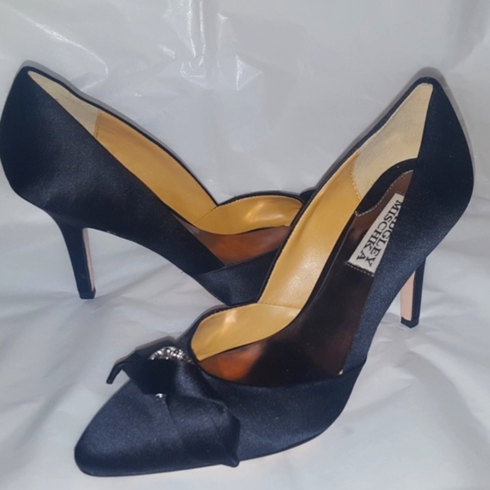 NEW Badgley Mischka satin high heel shoes crystal